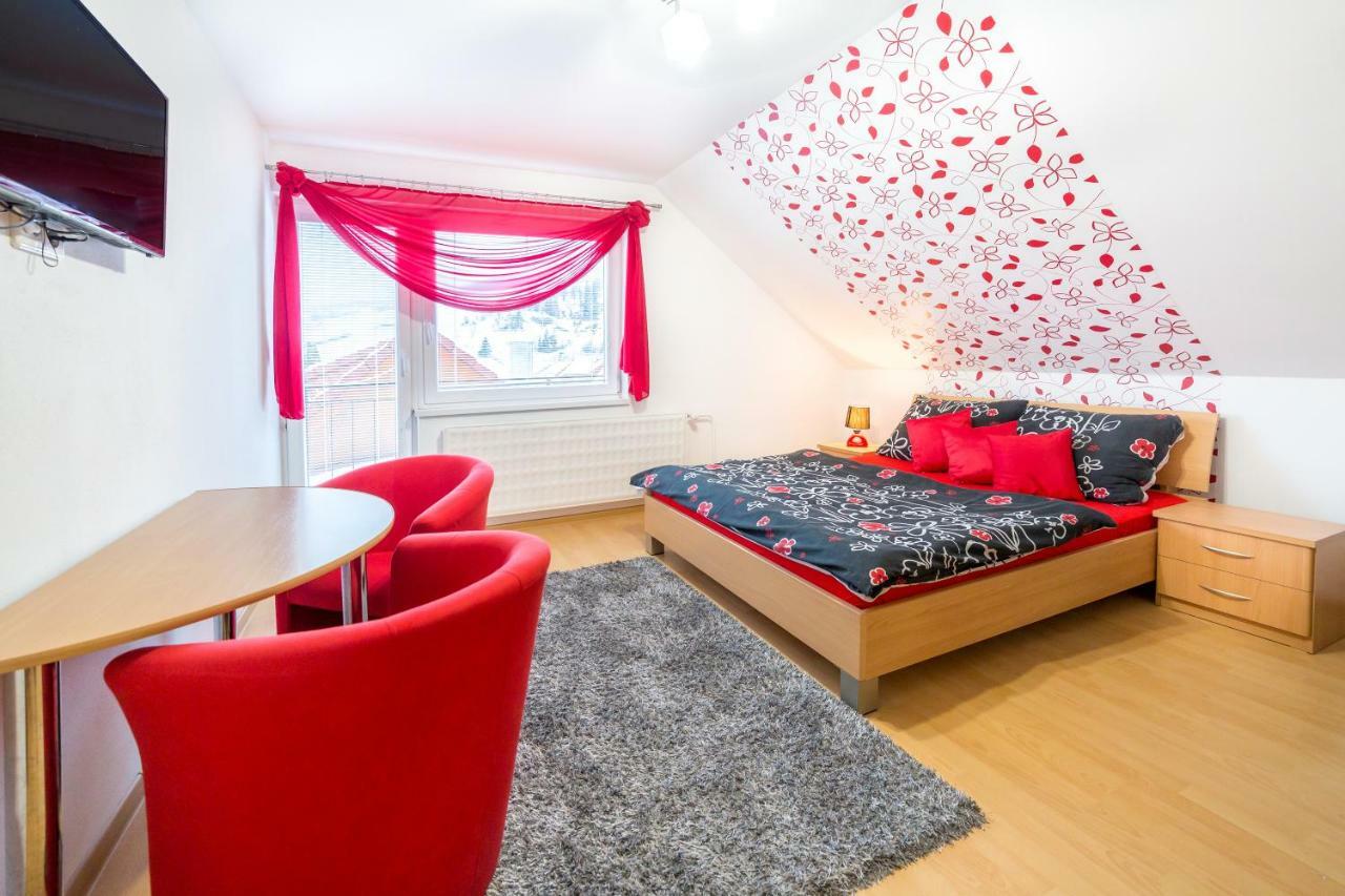 Apartmanovy Dom Adriana Zuberec Exteriör bild